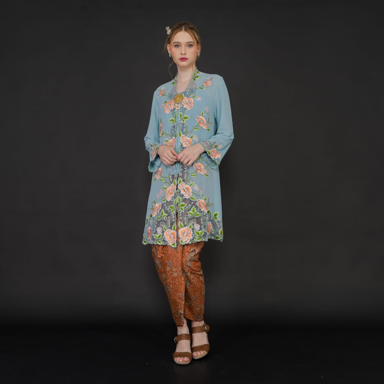 Kebaya Bourbon Roses 2